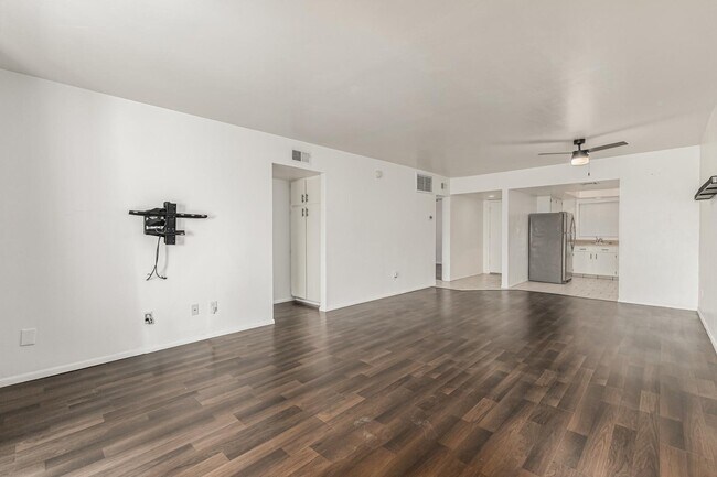 Building Photo - 10828 N Biltmore Dr