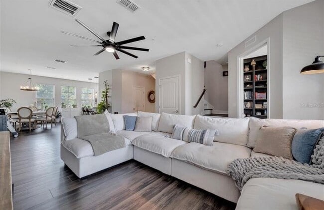 Building Photo - 9997 Town Lake Dr