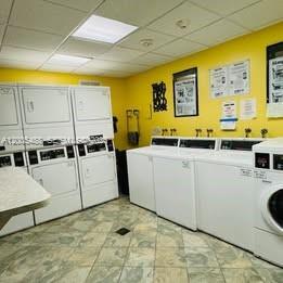 Building Photo - 2425 NE 135th St