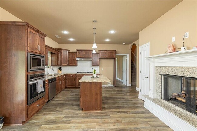 Building Photo - 13427 Meadow Ridge