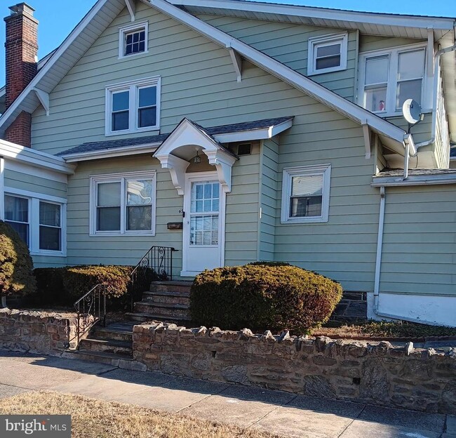 Building Photo - 1002 PEMBROKE Ave