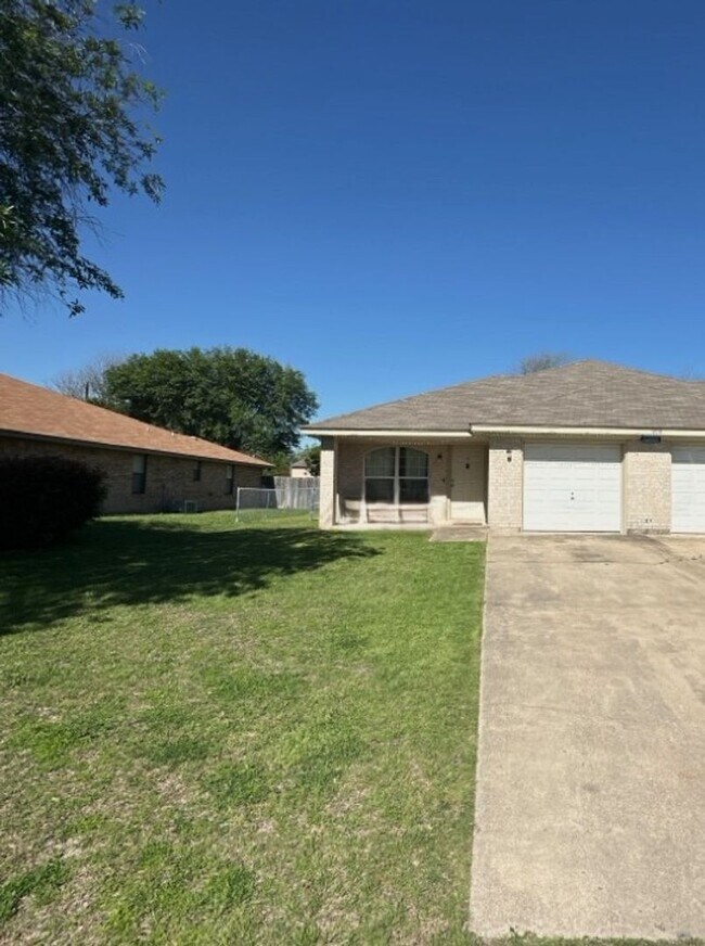 Primary Photo - 904 Crymes Ln