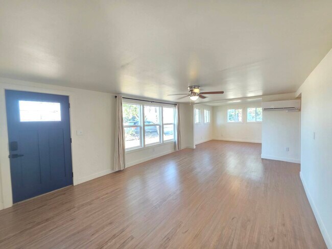 Building Photo - 2021 N Rd 48
