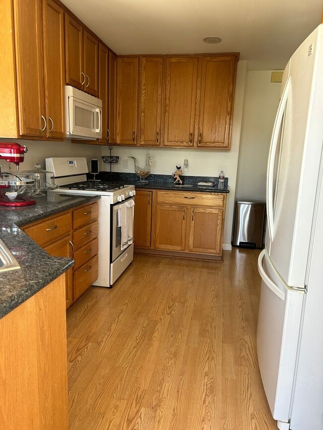 Building Photo - Beautiful 3 Bedroom 2 Bath !!