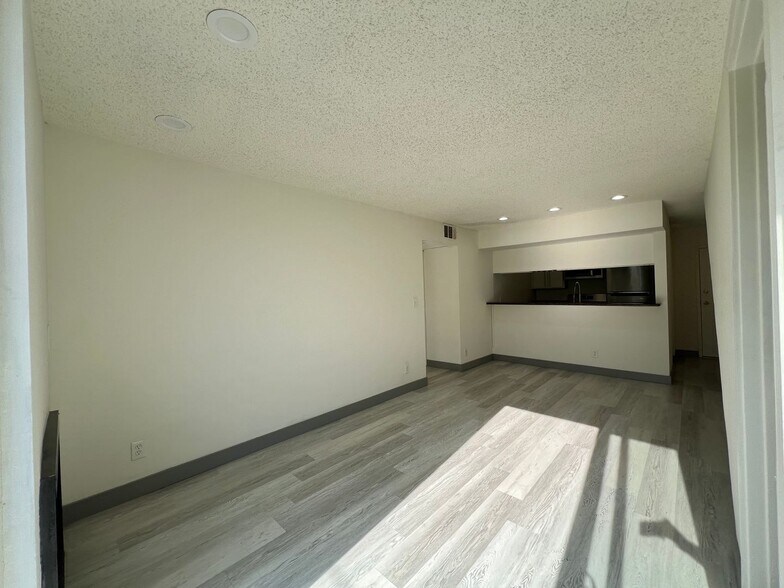 Building Photo - 3715 S Canfield Ave