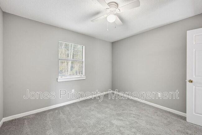 Building Photo - 905 Chimneys Ln