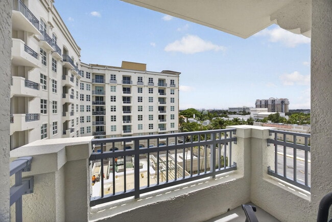 Building Photo - 403 S Sapodilla Ave
