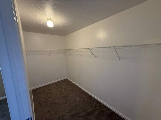 Building Photo - 139 W Ridge Rd