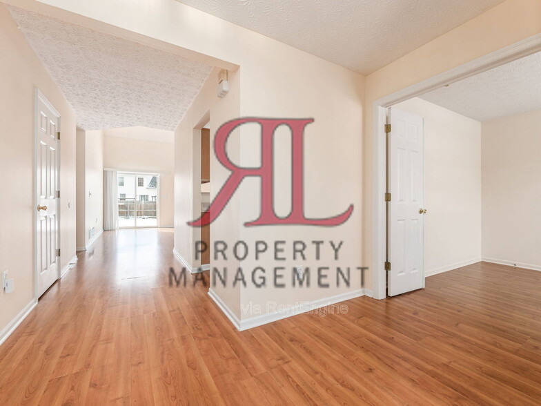 Building Photo - 5567 Hillbrook Dr