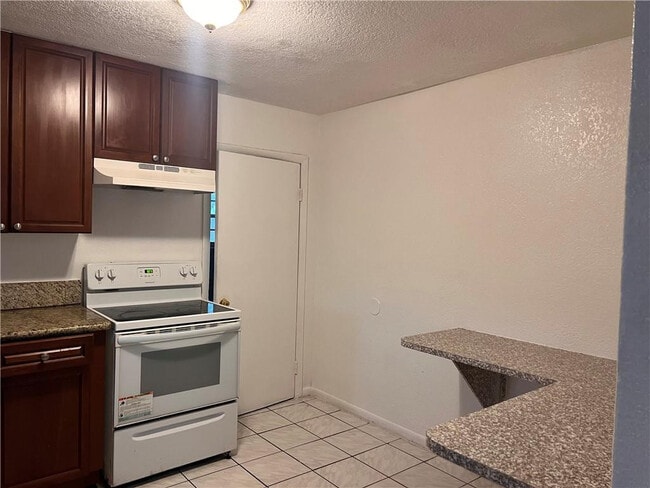 Building Photo - 5201 SW 19th St