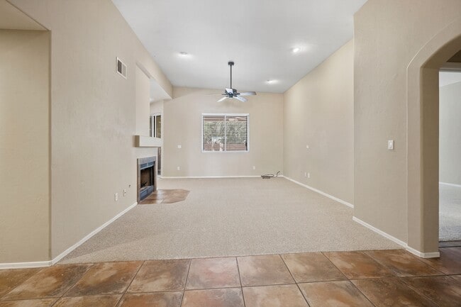 Building Photo - 730 N Northern Vista Pl