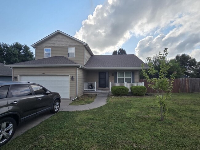 Building Photo - Large family corner lot home for rent!
