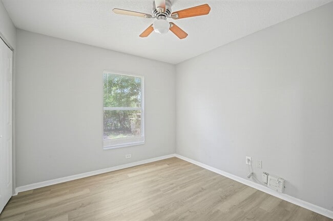 Building Photo - Move in Ready! Modern 3-Bedroom 2-bath Hom...