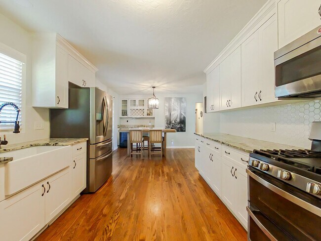 Building Photo - Furnished 4 Bedroom Rental in National Hills. Available now!