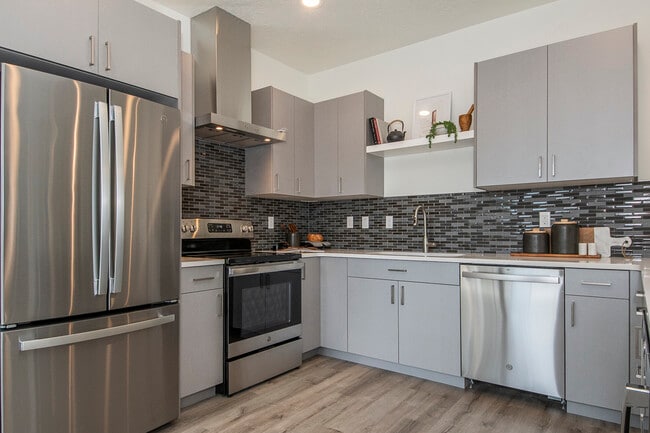 Building Photo - 516 Violets Cove Ln