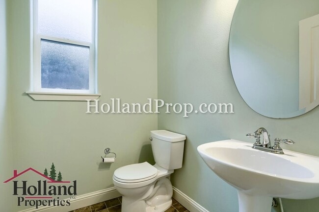 Building Photo - Must See, Beautiful 4 bedroom home in Hillsboro