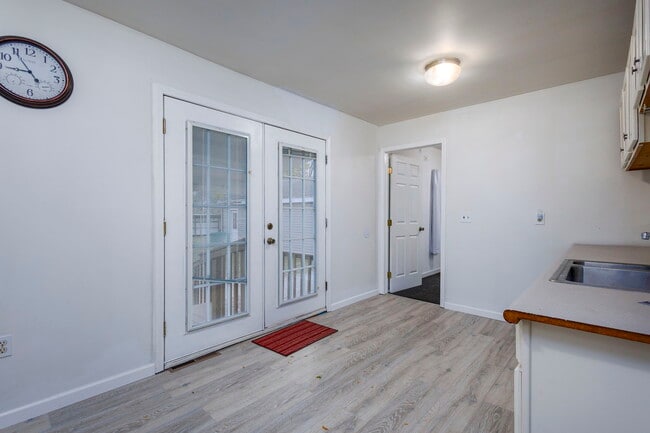 Building Photo - 9156 Elizabeth St