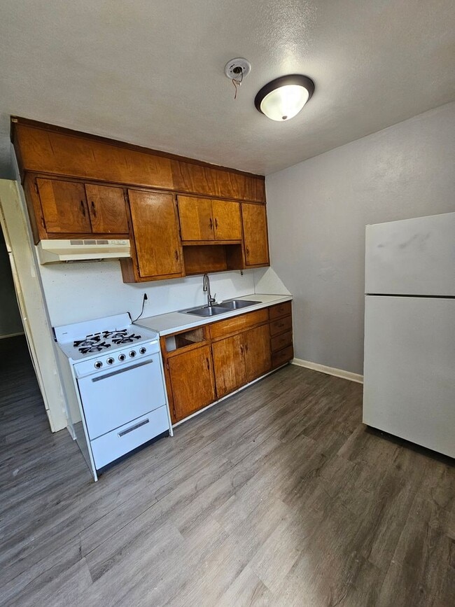 Building Photo - Hall Street