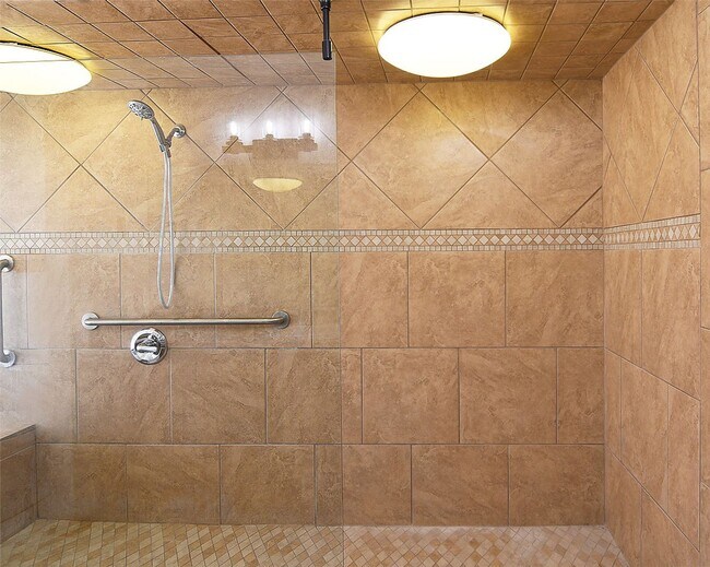 Building Photo - 6621 Vista Hermosa