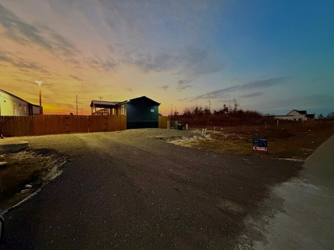 Building Photo - 1133 Rd 5823