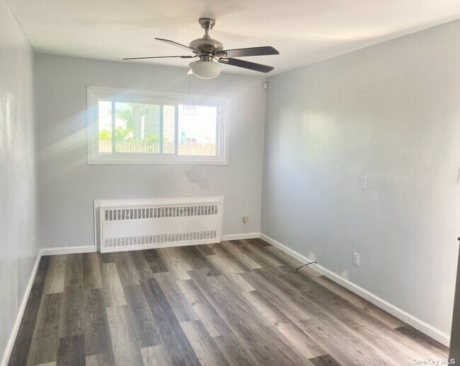 Building Photo - 354 Beach 48th St