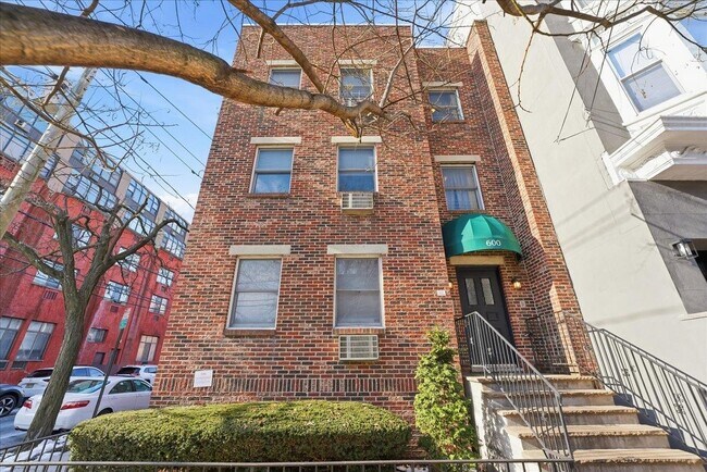 Building Photo - 600 Jefferson St