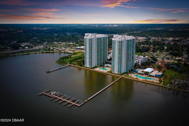 Building Photo - 241 Riverside Dr