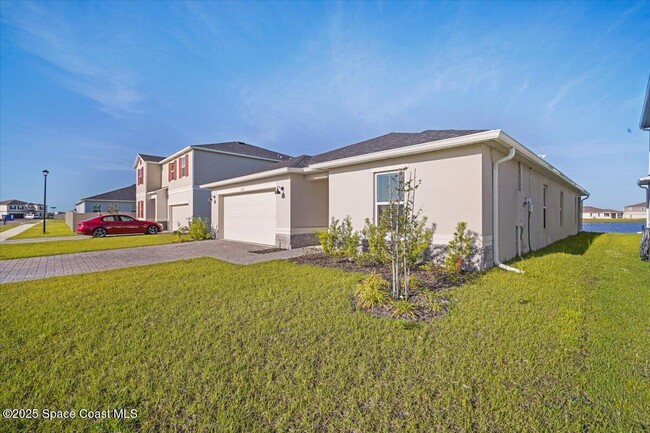 Building Photo - 527 Glaspell Cir SE