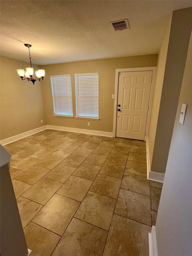 Building Photo - 3951 Town Park Ln