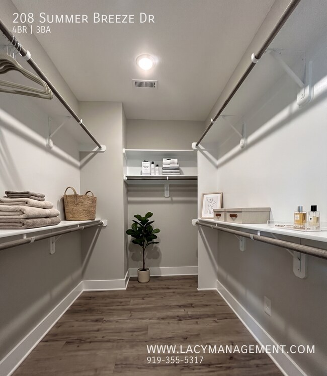 Building Photo - 208 Summer Breeze Dr