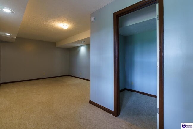 Building Photo - 435 Schlaefer Way