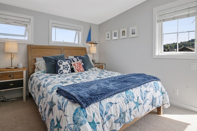 Building Photo - Portage Bay Floating Home