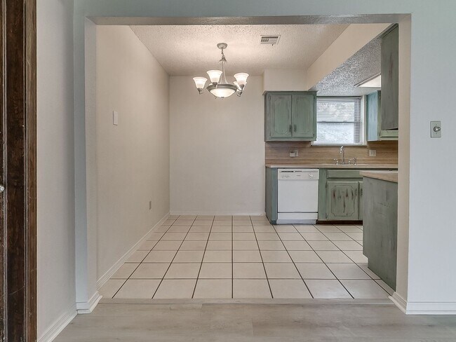 Building Photo - 2b 2ba in Piedmont Schools