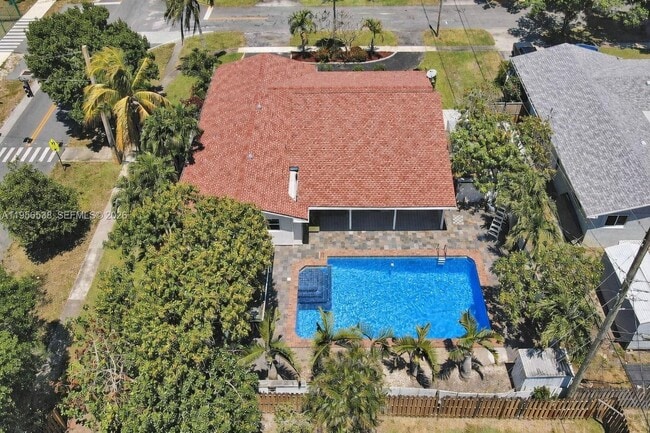 Building Photo - 5380 SW 8th Ct