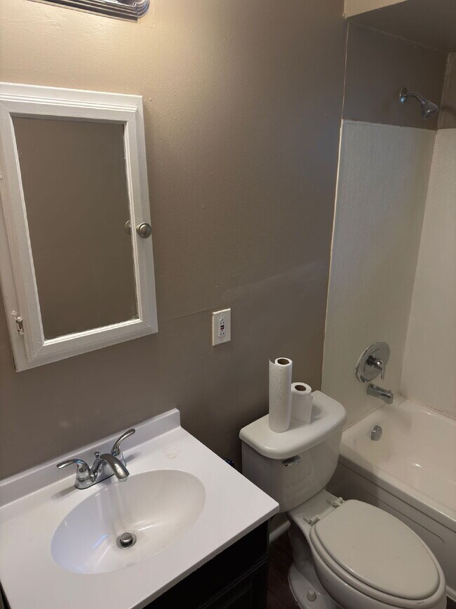 Building Photo - 2033 Bella Clare Dr