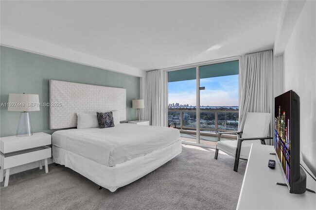 Building Photo - 5101 Collins Ave