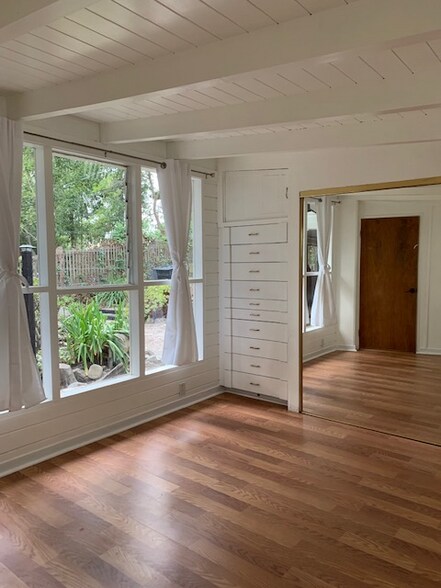 Building Photo - 1031 Funston Ave