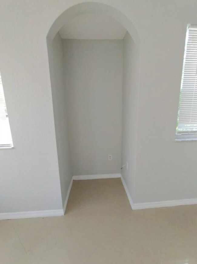 Building Photo - 2307 Belmont Ln