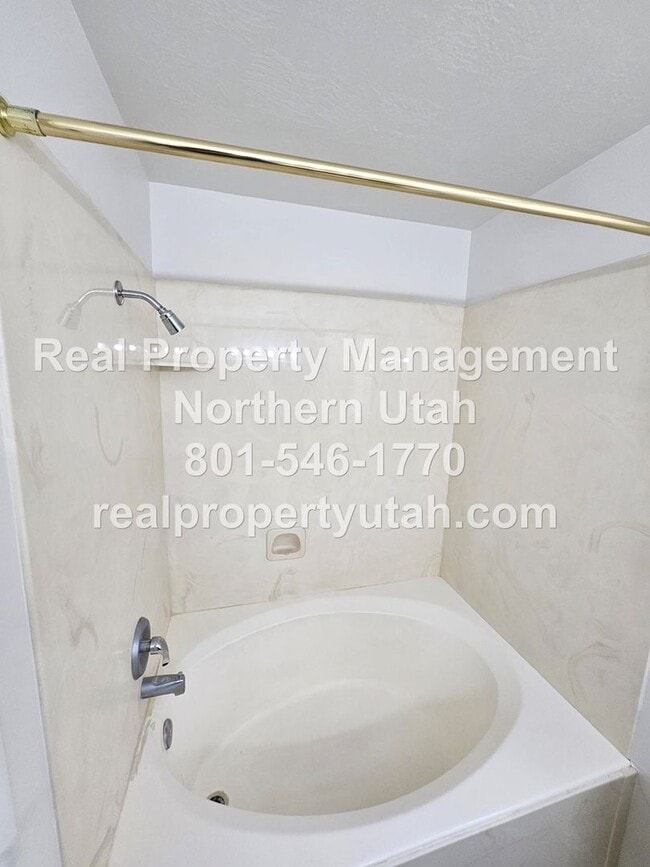 Building Photo - 3 Bedroom Home in Clearfield Available