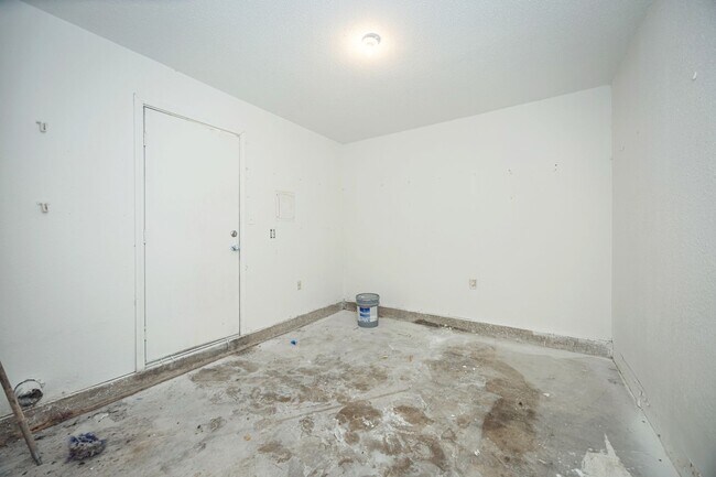Building Photo - 2840 Gardendale Ave