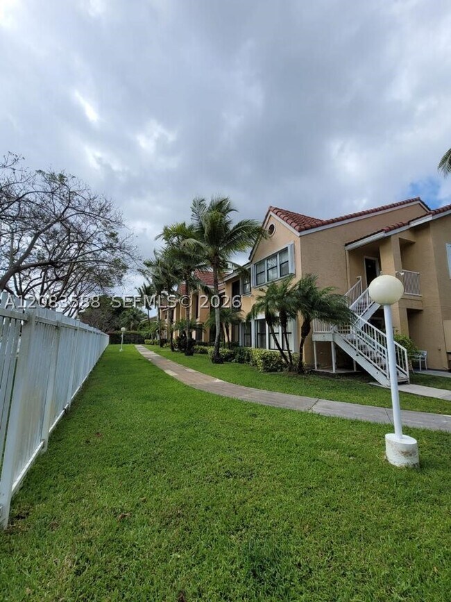 Building Photo - 10581 SW 155th Ct