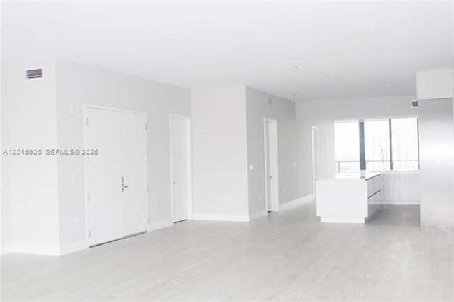 Building Photo - 5000 Island Estates Dr