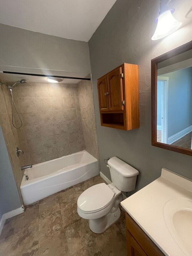 Building Photo - Single Family House in Mt Washington Avail...