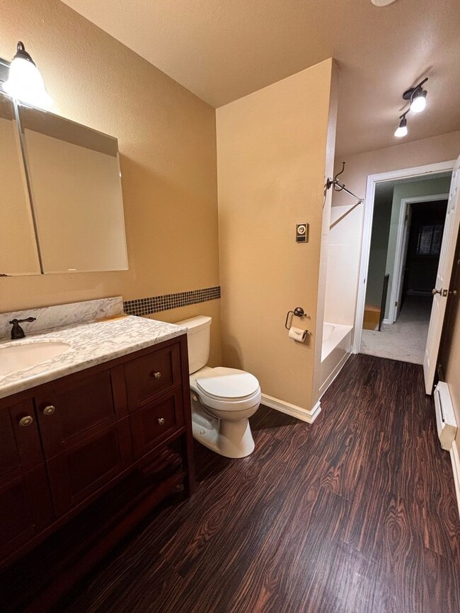 Building Photo - 2 Bedroom, 1.5 Bathroom Townhome Available...