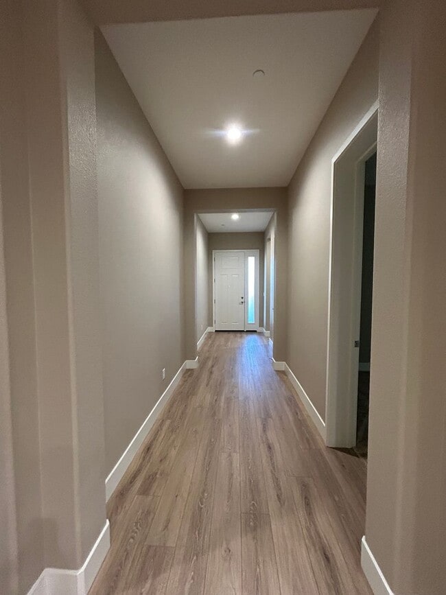 Building Photo - 3 Bedroom 2 Bathroom Luxury 55+ Living in Twin Oaks