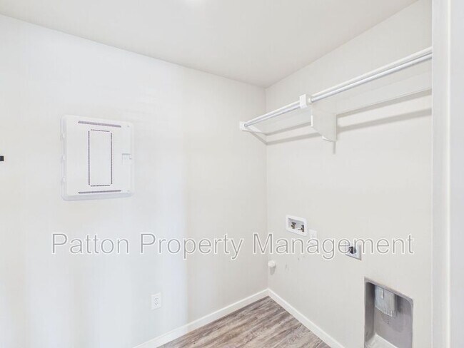 Building Photo - 4712 Hinson St