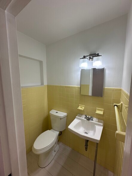 Building Photo - 3801 SW 31st Dr