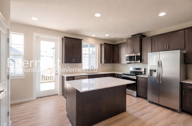 Building Photo - 2-Bed/2.5-Bath Townhome/Voucher Accepted