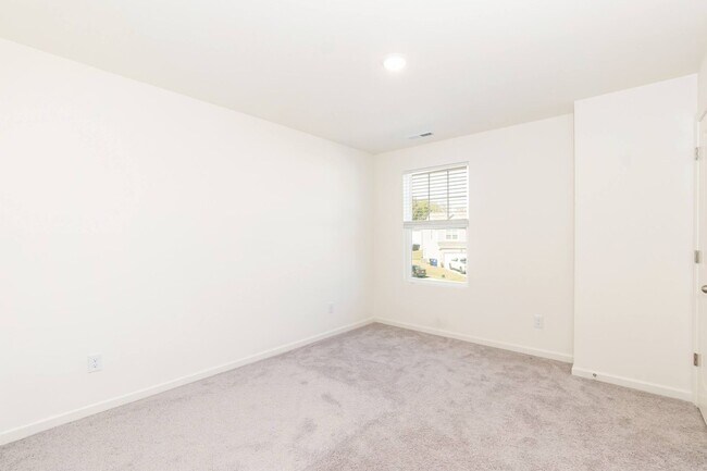 Building Photo - Spacious 4-Bedroom Home with Open Layout