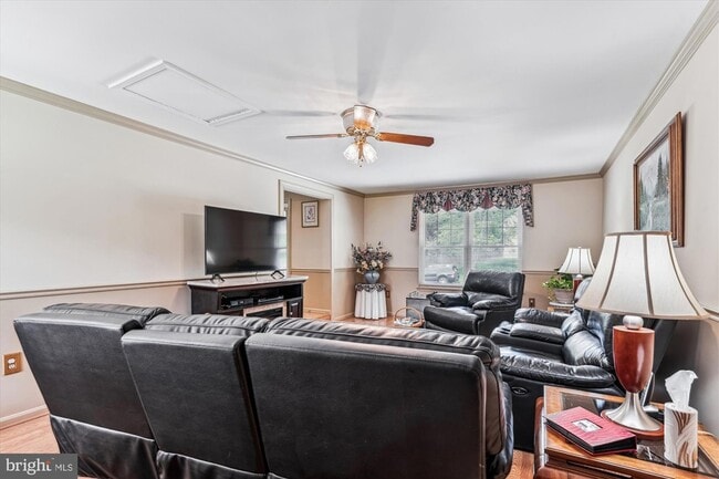Building Photo - 10902 Valley Brook Dr